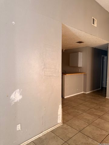 7226 LANSBURY DR, San Antonio, TX 78250