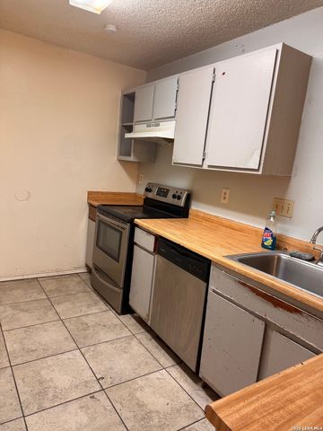 7226 LANSBURY DR, San Antonio, TX 78250