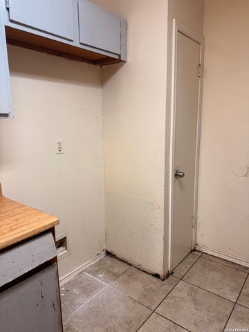 7226 LANSBURY DR, San Antonio, TX 78250