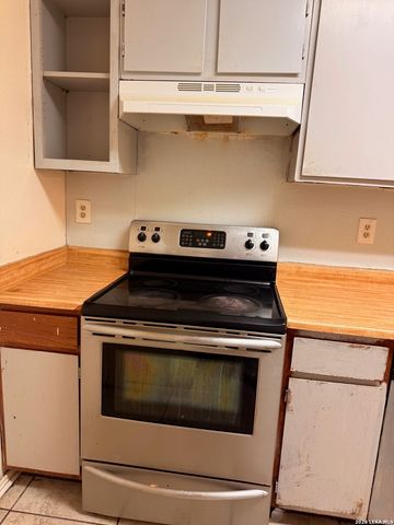 7226 LANSBURY DR, San Antonio, TX 78250