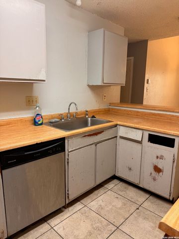 7226 LANSBURY DR, San Antonio, TX 78250