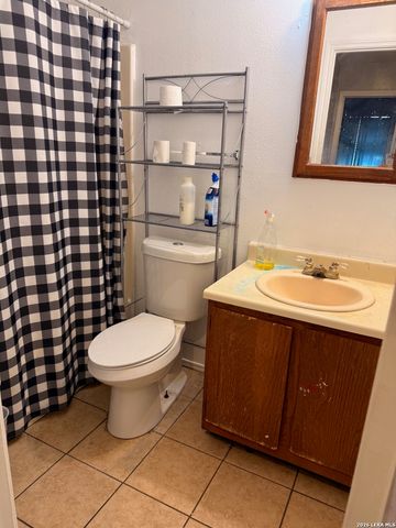 7226 LANSBURY DR, San Antonio, TX 78250