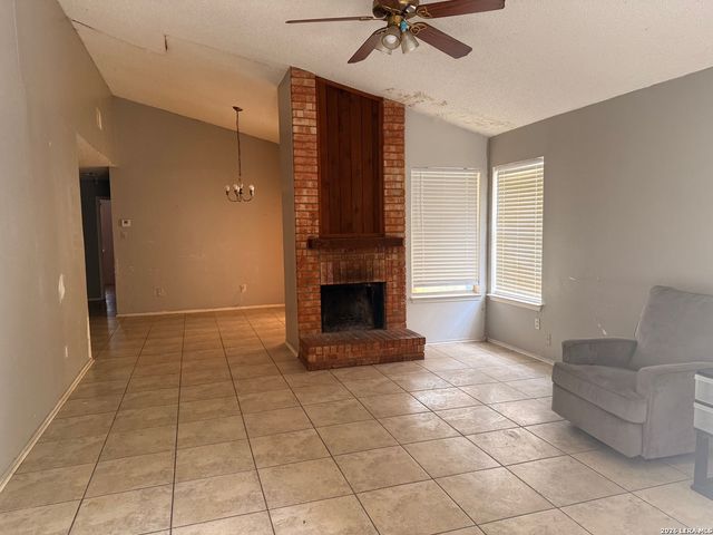 7226 LANSBURY DR, San Antonio, TX 78250