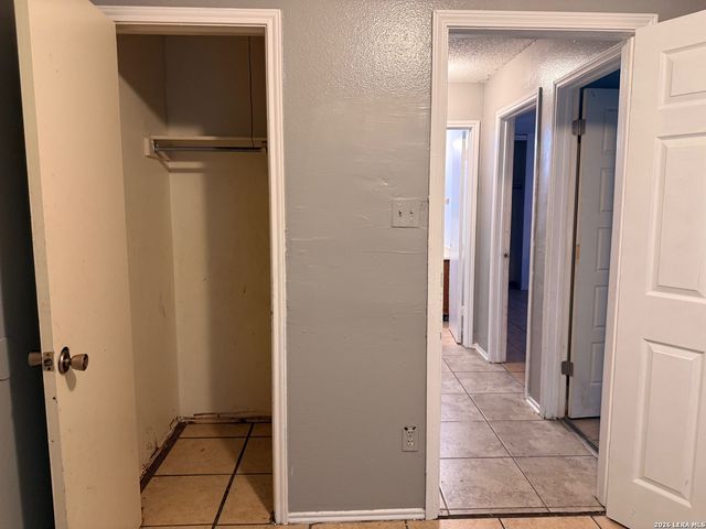 7226 LANSBURY DR, San Antonio, TX 78250