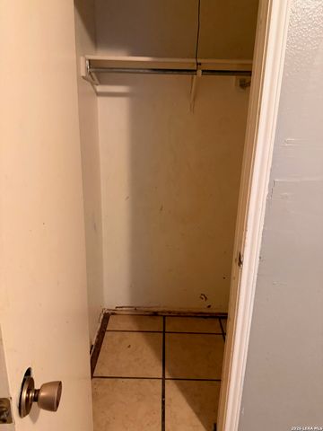 7226 LANSBURY DR, San Antonio, TX 78250