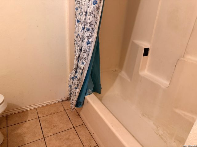 7226 LANSBURY DR, San Antonio, TX 78250