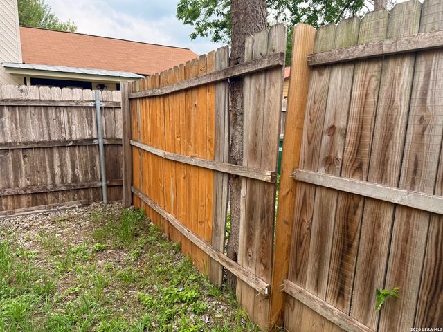 7226 LANSBURY DR, San Antonio, TX 78250