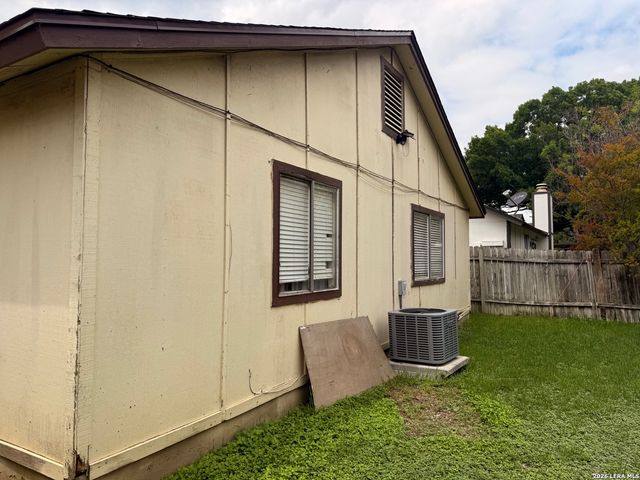 7226 LANSBURY DR, San Antonio, TX 78250