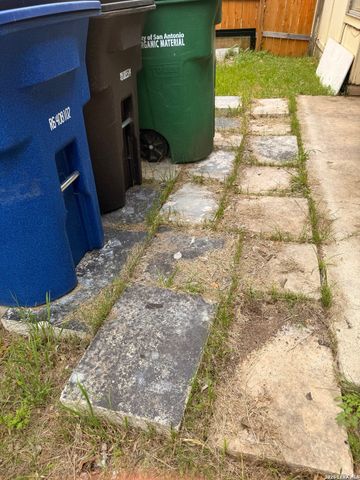 7226 LANSBURY DR, San Antonio, TX 78250