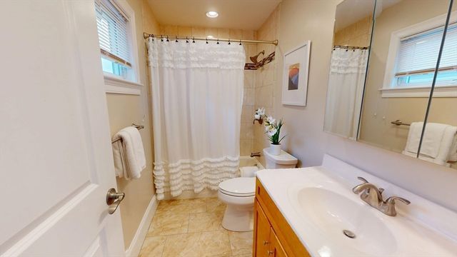 50 Oakland St 2, Medford, MA 02155