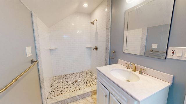 50 Oakland St 2, Medford, MA 02155