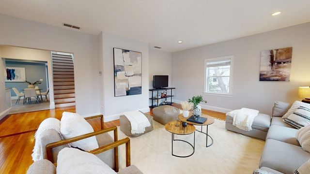 50 Oakland St 2, Medford, MA 02155