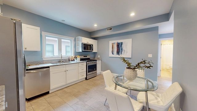 50 Oakland St 2, Medford, MA 02155