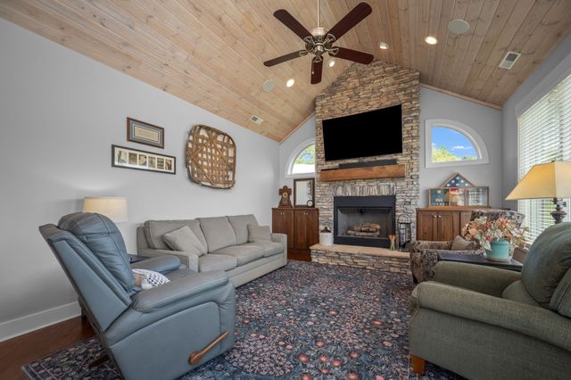 50 Bill Edde Rd, Belvidere, TN 37306