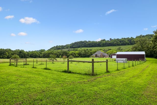 50 Bill Edde Rd, Belvidere, TN 37306