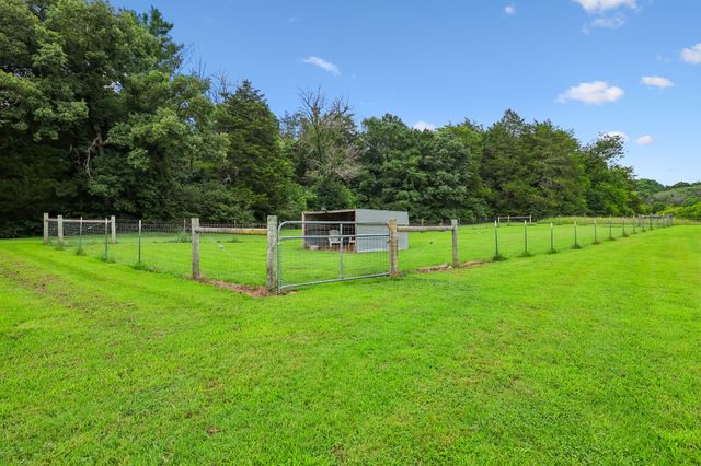 50 Bill Edde Rd, Belvidere, TN 37306