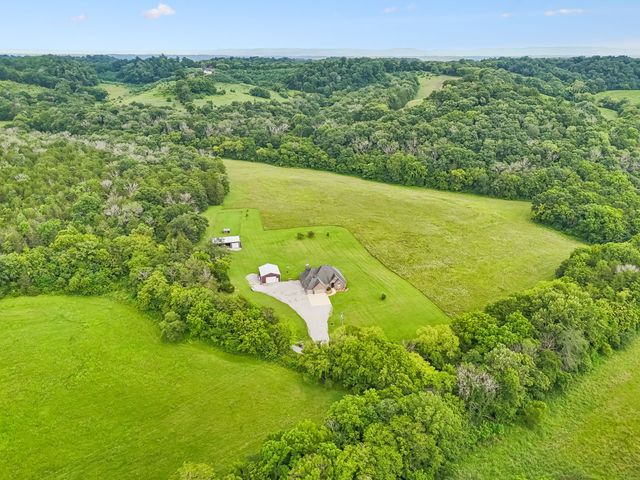 50 Bill Edde Rd, Belvidere, TN 37306
