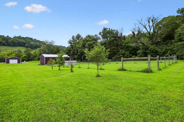 50 Bill Edde Rd, Belvidere, TN 37306