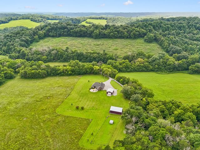 50 Bill Edde Rd, Belvidere, TN 37306