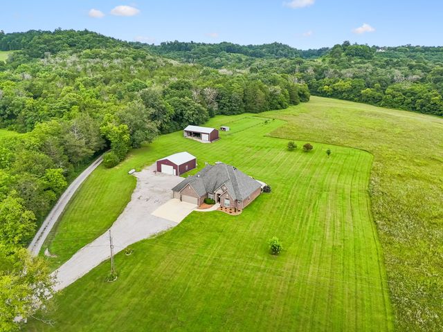 50 Bill Edde Rd, Belvidere, TN 37306