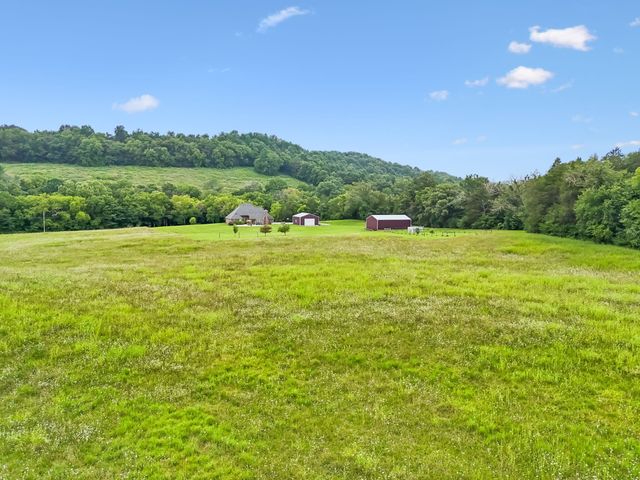 50 Bill Edde Rd, Belvidere, TN 37306