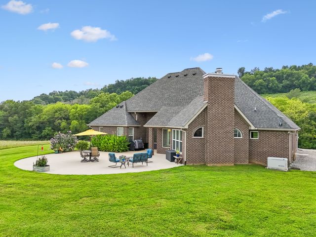 50 Bill Edde Rd, Belvidere, TN 37306