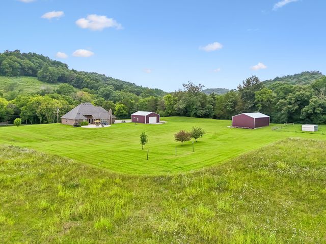 50 Bill Edde Rd, Belvidere, TN 37306