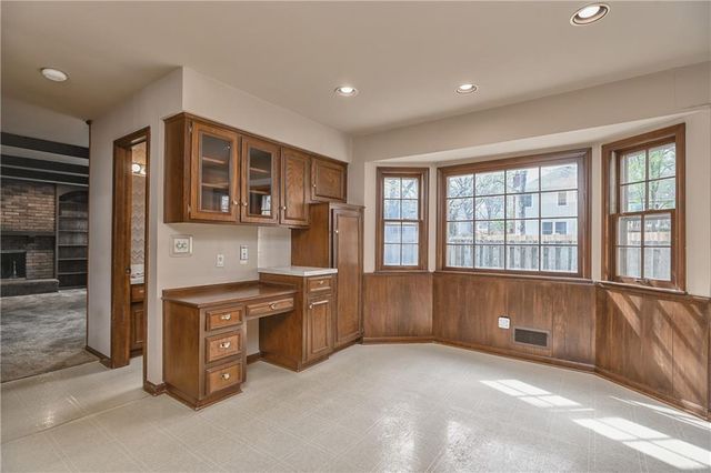 10915 W 100th Terrace, Overland Park, KS 66214