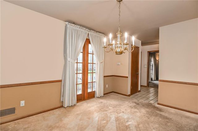10915 W 100th Terrace, Overland Park, KS 66214