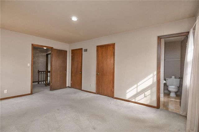 10915 W 100th Terrace, Overland Park, KS 66214