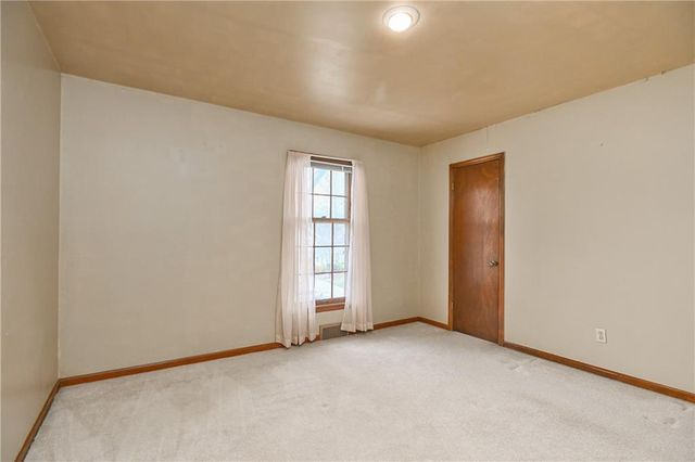 10915 W 100th Terrace, Overland Park, KS 66214
