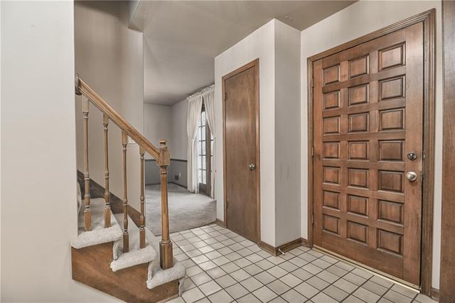 10915 W 100th Terrace, Overland Park, KS 66214
