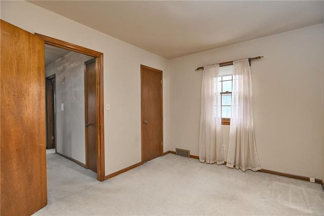 10915 W 100th Terrace, Overland Park, KS 66214