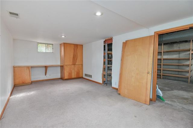 10915 W 100th Terrace, Overland Park, KS 66214