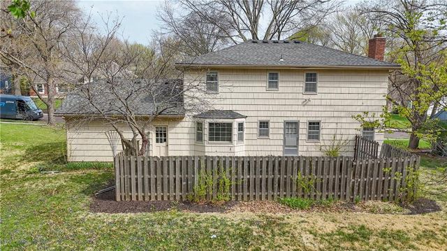 10915 W 100th Terrace, Overland Park, KS 66214