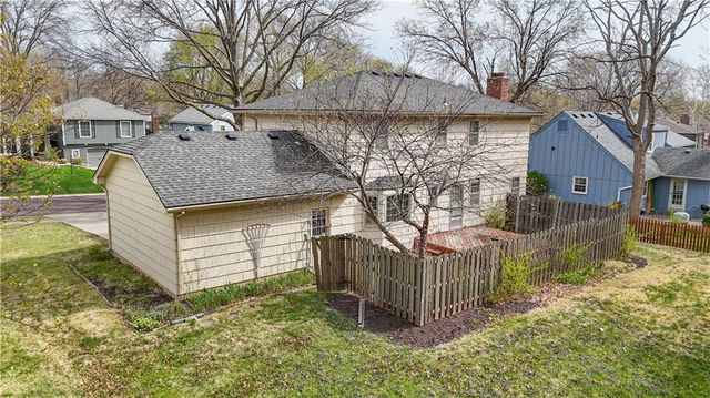 10915 W 100th Terrace, Overland Park, KS 66214