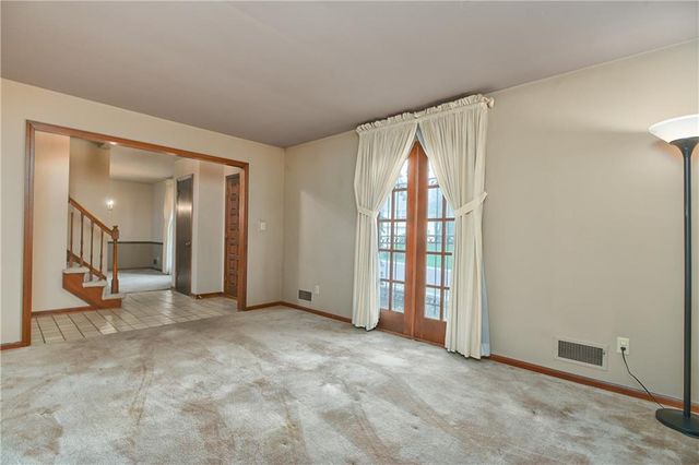 10915 W 100th Terrace, Overland Park, KS 66214