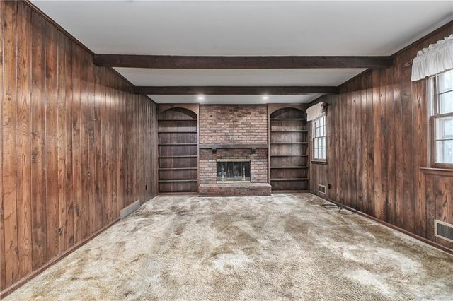 10915 W 100th Terrace, Overland Park, KS 66214