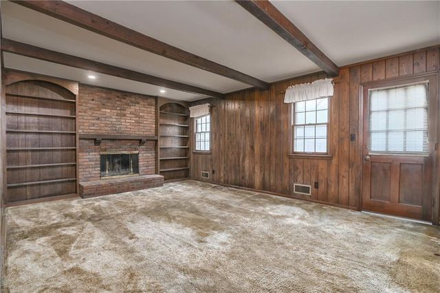 10915 W 100th Terrace, Overland Park, KS 66214