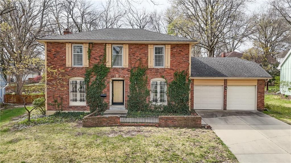 10915 W 100th Terrace, Overland Park, KS 66214