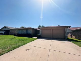 121 N Heights Drive, Crowley, TX 76036