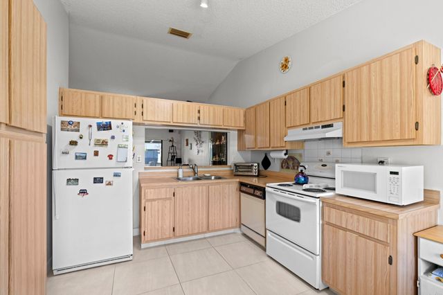 9 Danby Place, Boynton Beach, FL 33426