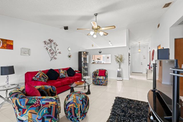 9 Danby Place, Boynton Beach, FL 33426