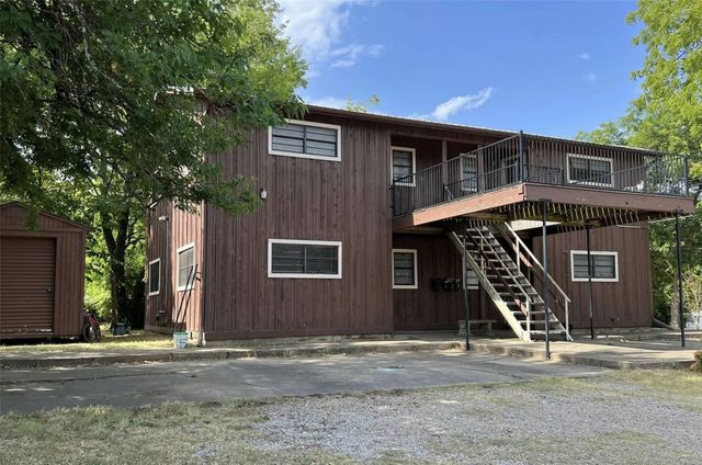 104 E South Street, Clarksville, TX 75426