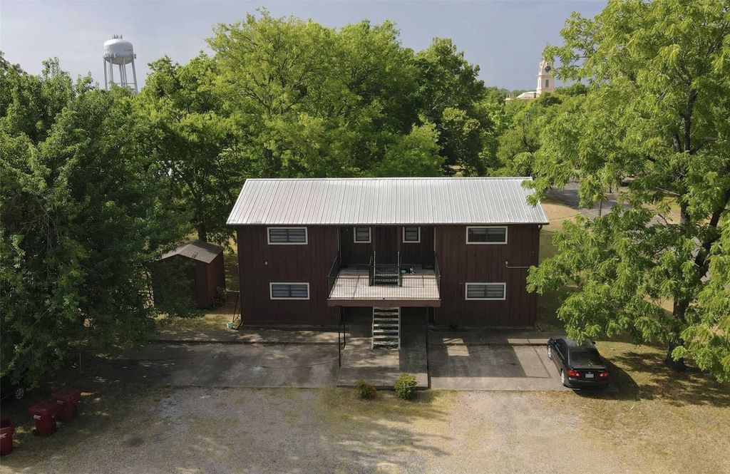 104 E South Street, Clarksville, TX 75426