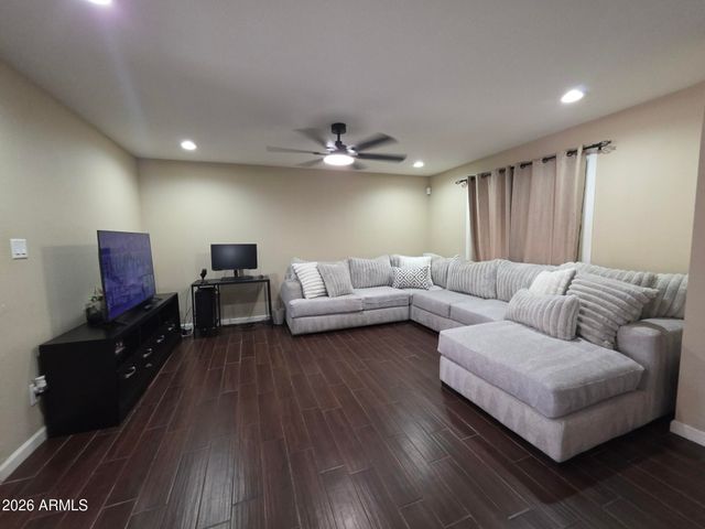 5719 N 44th Lane, Glendale, AZ 85301
