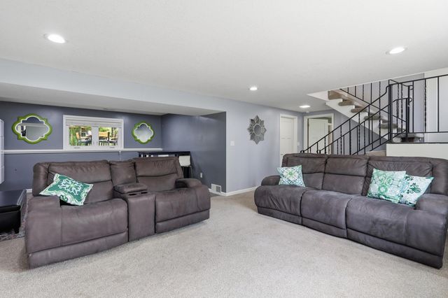 4440 Urbandale Court N, Plymouth, MN 55446