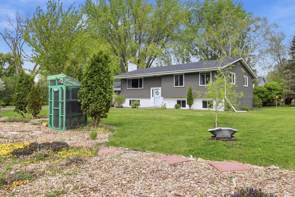 4440 Urbandale Court N, Plymouth, MN 55446