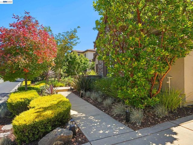 65 Stonebrae Rd, Hayward, CA 94542
