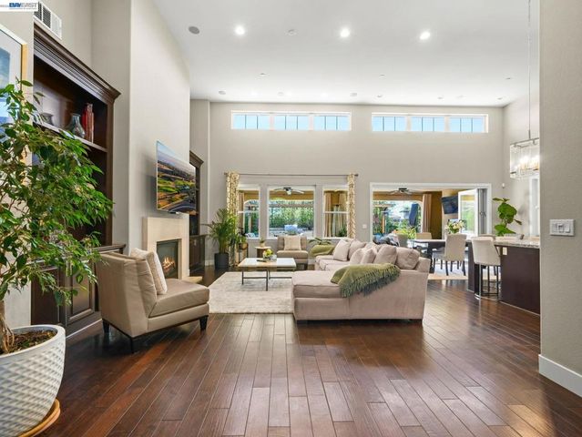 65 Stonebrae Rd, Hayward, CA 94542